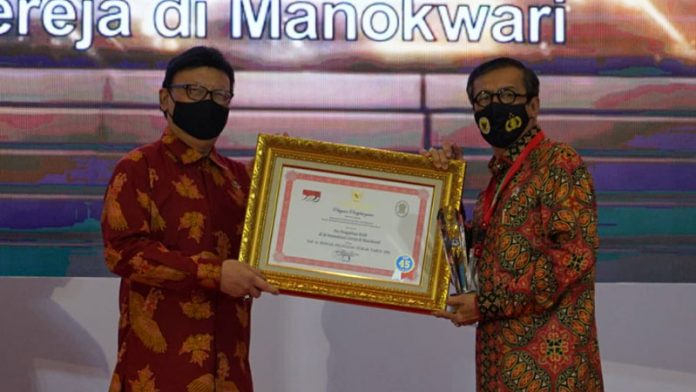 Kemenkumham RI Terima Penghargaan Top 45 Inovasi Pelayanan Publik 2020