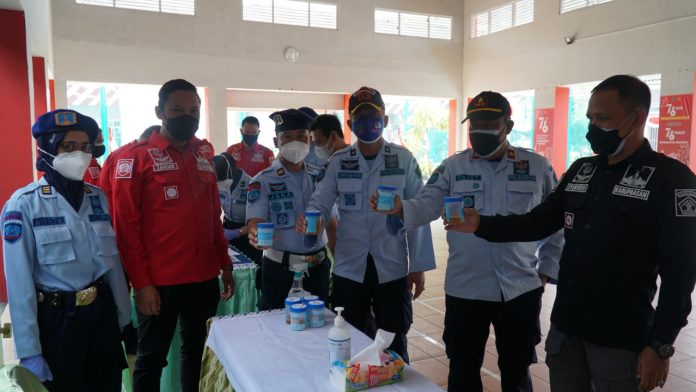 Bantul-Rumah Tahanan Kelas IIB Bantul melakukan tes urin kepada pegawai dan warga binaan pemasyarakatan di Aula Baharuddin Suryo Broto, Kamis (26/8/2021).