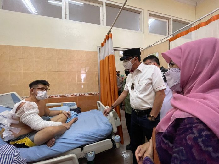 Menteri Yasonna Jenguk Korban Luka Kebakaran Lapas Kelas I Tangerang