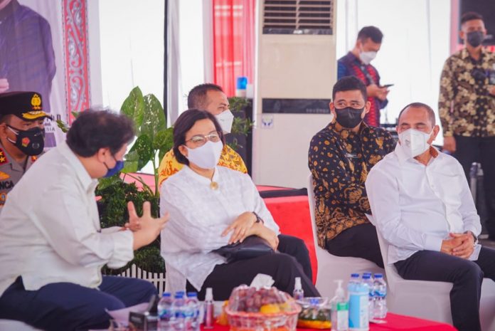 Luncurkan Bantuan Tunai PKL dan Warung di Medan, Menko Perekonomian: Sinyal Gerakkan Ekonomi Masyarakat Bawah
