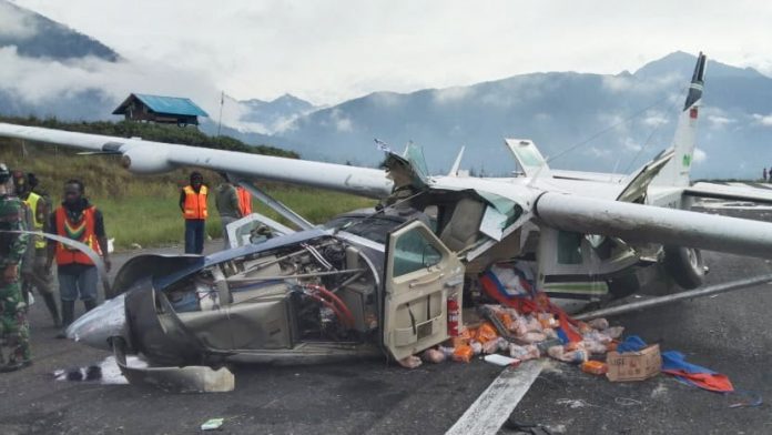 Pesawat Kargo Smart Air Jatuh di Papua, Pilot Meninggal Dunia